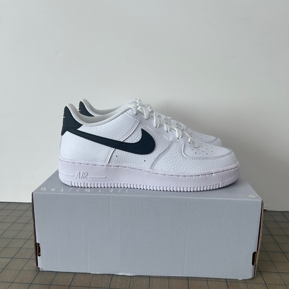 Nike Air Force 1 GS ‘White Black’ - Picture 2 of 5